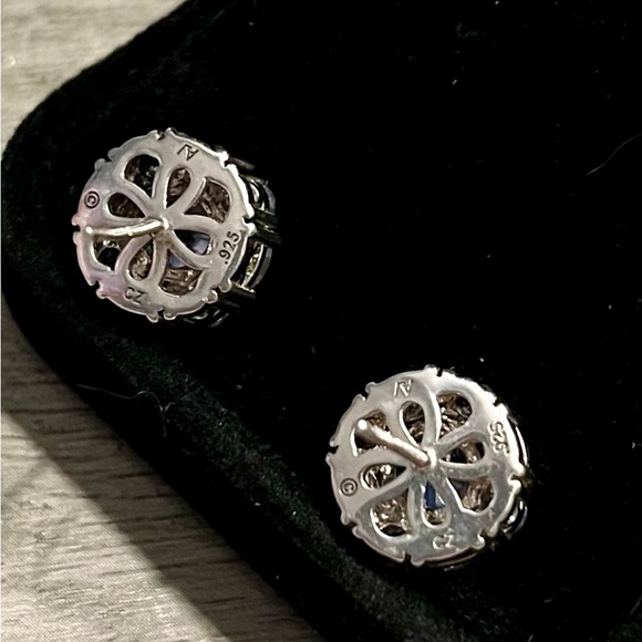 🔥🔥GORGEOUS 925 CZ SIGNED AJ BLUE TOPAZ AND PURPLE AMETHYST CLUSTER STUDS🔥🔥 - Picture 7 of 7